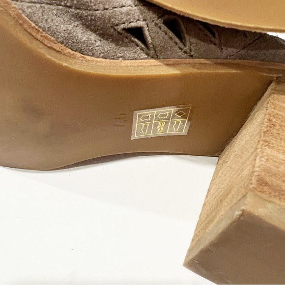 Jeffrey Campbell Lace Up Bootie Suede Taupe Size 7.5 - Picture 7 of 7